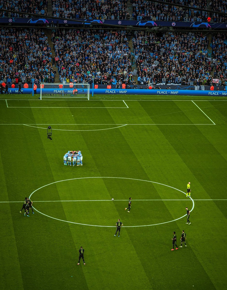 City’s domination &amp; success perfectly illustrated in one picture - togetherness 👊