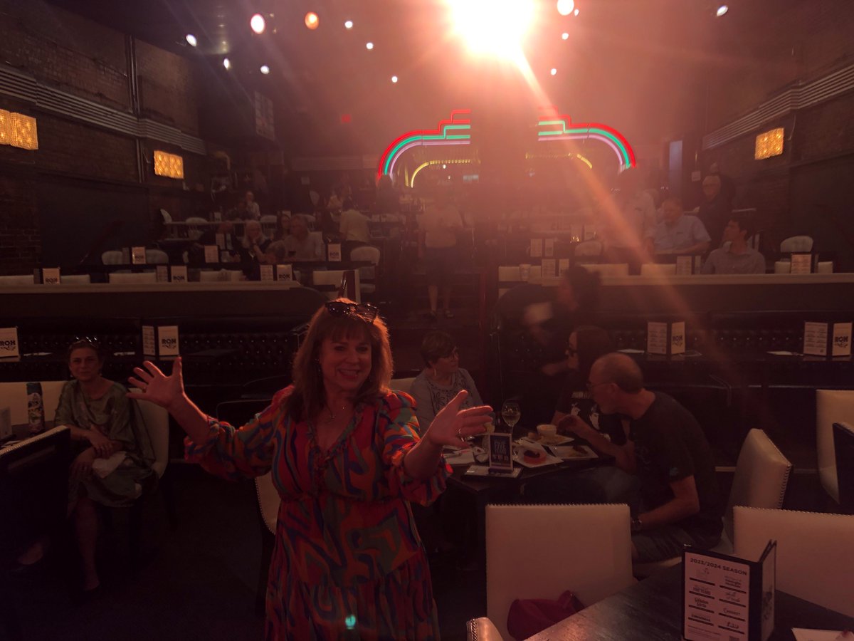 We're about to start a wonderful discussion about performing arts in the Wichita area <a href="/RoxysDowntown/">Roxy's Downtown</a> for @EngageICT.  Here's my view of the beautiful crowd!