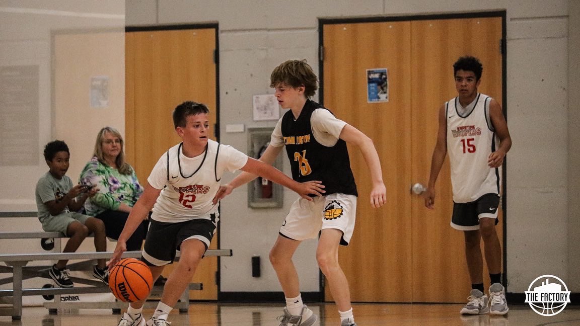 TheFactoryBB's tweet photo. 📸 Photo highlights of The Summer Warm Up in Omaha pt. 2

Team Factory 8th Regional vs. Showtime Hoopers 8th 

#teamfactory #thefactory #basketball #aau #aaubasketball #bball #summer #orthonebraska https://t.co/V2bdzQp9cx