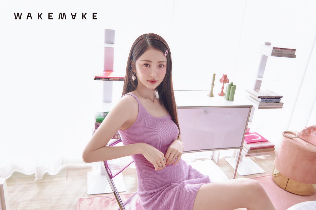 Dolled up in a pretty lilac dress, I feel like living in a Barbie world ☆ All thanks to Wake Make for sharing this adorably taken photo.