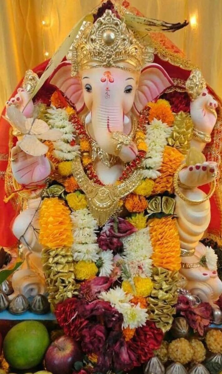 ओम वक्रतुण्ड महाकाय सूर्यकोटि समप्रभ!!
निर्विघ्नं कुरु मे देवसर्वकार्येषु सर्वदा!!
सभी सनातनी भाई बहनों को मंगलमय दिवस की शुभकामना!!
जय श्री गणपतये नमः🙏🚩
#ॐ_गं_गणपतये_नमॊ_नमः