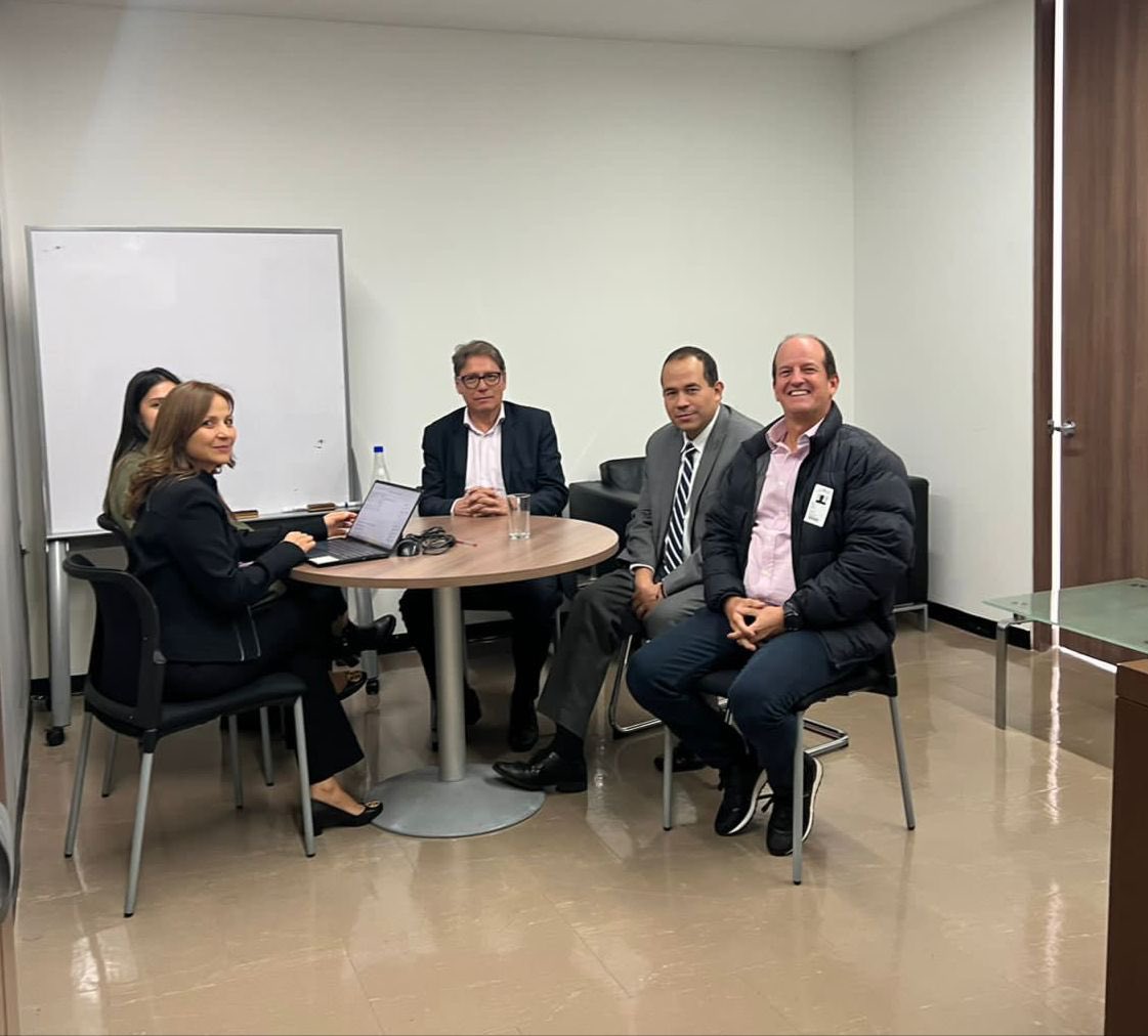 En las oficinas de <a href="/MinTransporteCo/">MinTransporte</a>, en Bogotá, este martes sostuvimos reunión con miembros de la Unidad de Movilidad Urbana Sostenible para atender mesas de trabajo sobre avances en los proyectos asociados al SITM, así como el cumplimiento de requisitos de cofinanciación.