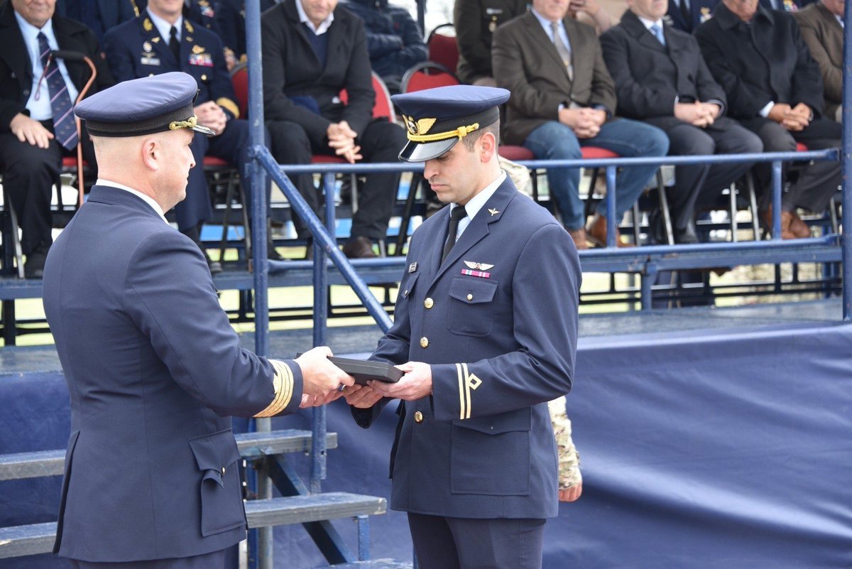 Oficiales que dejaron de prestar servicios en el BA II
En la ceremonia del 83.° aniversario de la Brigada Aérea II (Durazno) se hizo entrega de presentes a los señores Oficiales que dejaron de prestar servicios en la Unidad.
