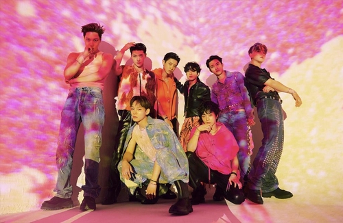 kvibe_yonhap's tweet photo. #Kpop boy band #EXO's new album "#EXIST" topped #iTunes' #TopAlbumschart in 66 nations, and other major music charts at home and abroad, its agency said Tuesday.
#exo #엑소 @weareoneEXO #comeback
https://t.co/r3lFRISvJk https://t.co/L6Ux1Qkusf
