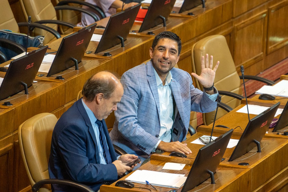 PDC_Chile's tweet photo. Nuestros pensamientos y oraciones están con nuestro querido Diputado, Vicepresidente, camarada y amigo Héctor "Tito" Barria. @hectorbarria

Desde el @PDC_Chile le deseamos una pronta mejoría. Juventud chilena Adelante como siempre nos dices 

#SomosLaDC ✌️ https://t.co/L88ysxqMID