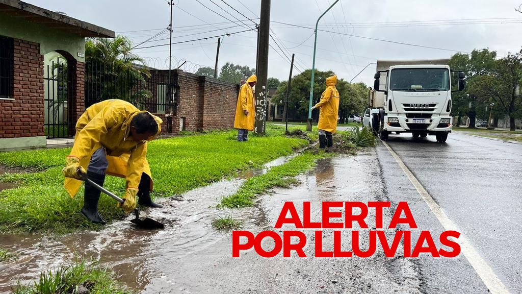 munisantotome's tweet photo. 💪🏽 ¡Tu colaboración también es importante! No saques la basura a la vía pública y verificá que no haya elementos que obstruyan los desagües.

📲 Si necesitás comunicarte con nosotros, escribinos un WhatsApp al 3424870654. https://t.co/JRE6MNxIet