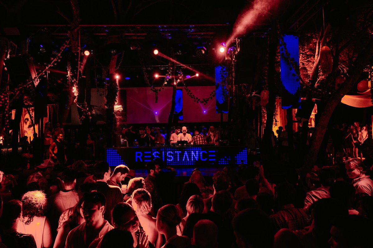 This is how we kickoff the <a href="/resistance/">RESISTANCE</a> Hvar 🚀 <a href="/MaximLany/">Maxim Lany</a>