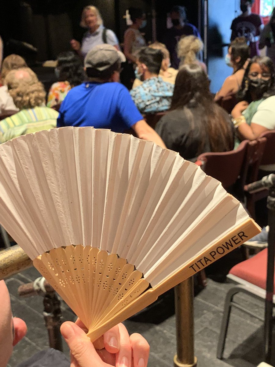 Fan-ning to see today’s packed MS. TITAVERSE with <a href="/tita_collective/">Tita Collective</a> at #FringeTO. It didn’t disappoint; roars of laughter—I 🥰 the “post-meal” Filipino men sketch—and even some poignant moments.

Waited in ☔️ afterwards, to 👍🏼🗣️ to <a href="/aliarasul/">Alia Ceniza Rasul</a>—sorry I missed the other lovely Titas.