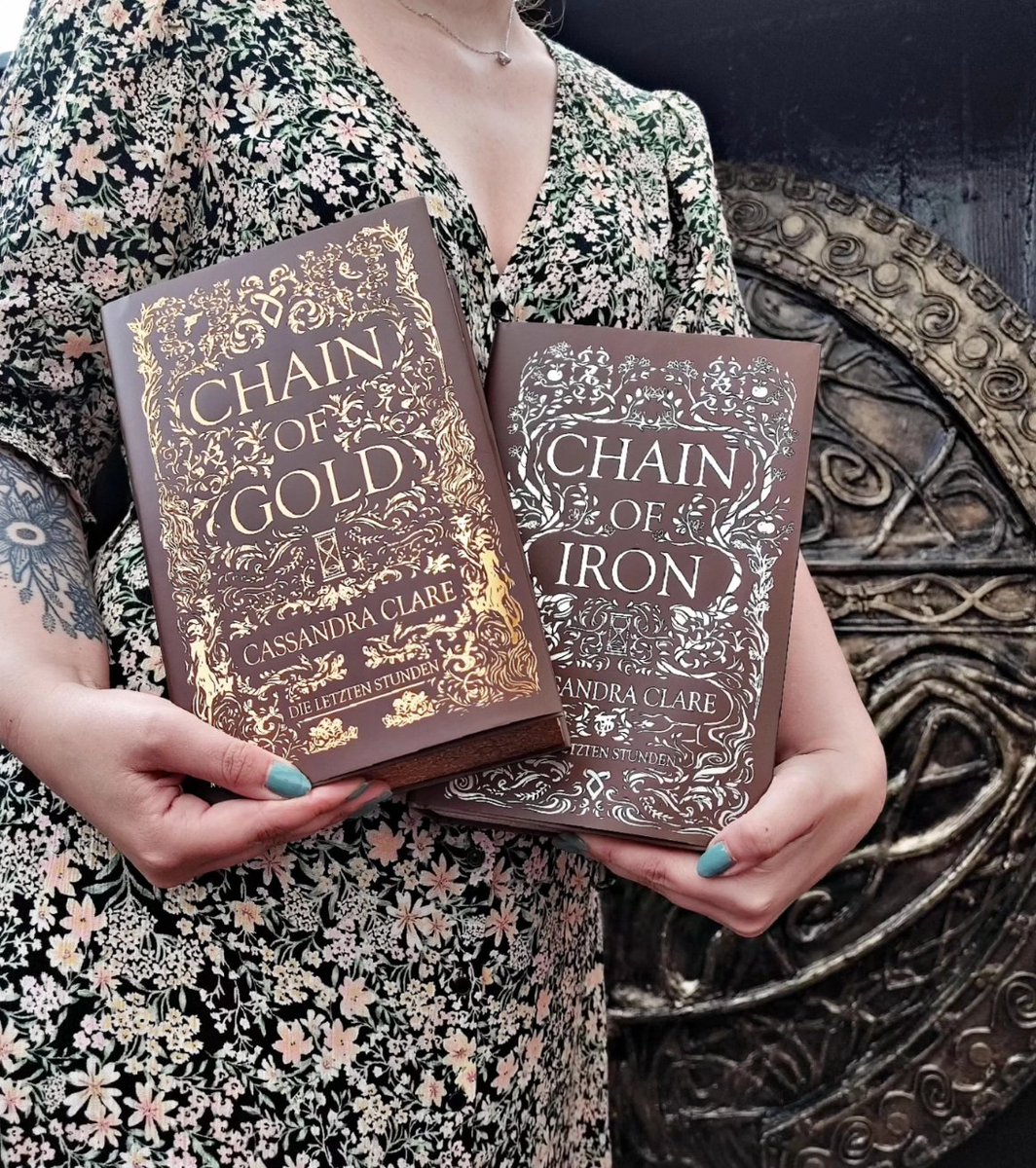 Well... 

You can't tell me the German editions of Chain of Gold and Chain of Iron aren't bloody wonderful! 🖤

<a href="/cassieclare/">Cassandra Clare</a>