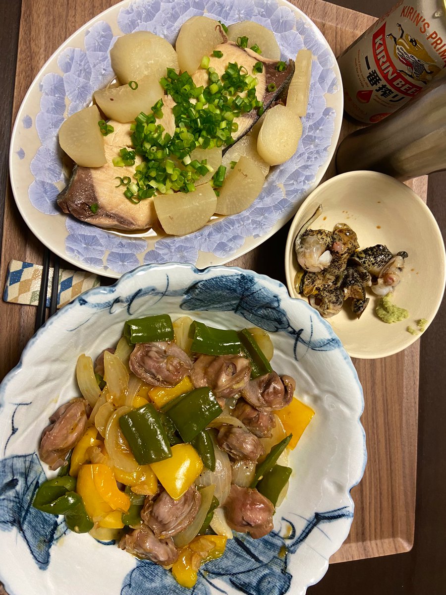 toshikyto's tweet image. 晩ご飯。ぶり大根。鶏ずりピーマン炒め。つぶ貝さしみ🍺
#料理  #tuna  #gizzard