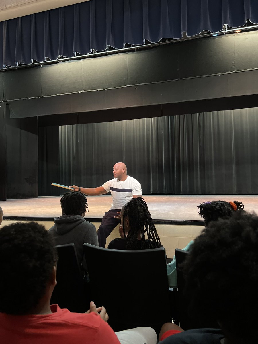 terrance_tuck's tweet photo. Home is where the heart is, so anytime @jdyoung7 calls me to serve as the Guest Harambee Reader at W. A. Perry Middle's CDF Freedom School celebration, it’s a no brainer, I’m coming! #WAPerry #Home #TuckProject #BarhamvilleRd @WAPerryMS https://t.co/dcWGWh1iLB