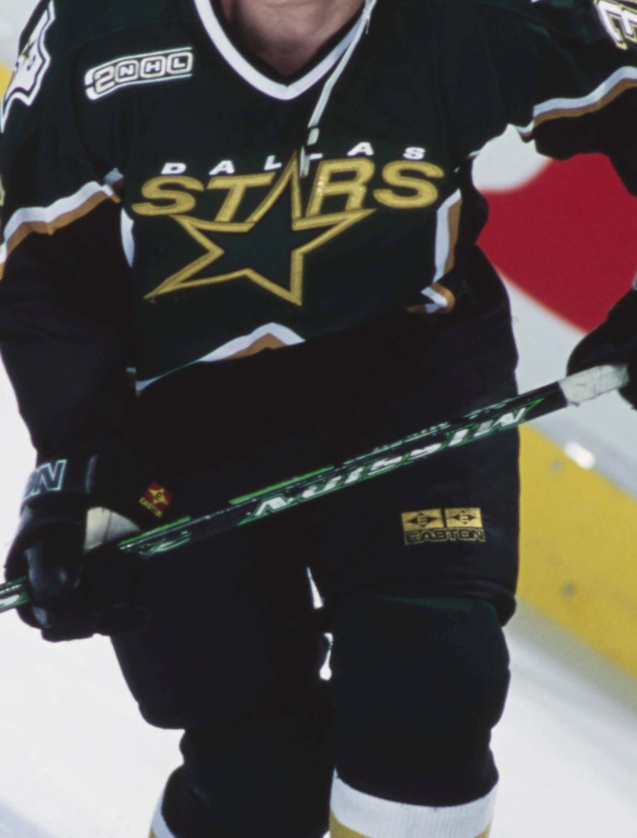 spittinchiclets's tweet image. Who’s the first player you think of when you see this?