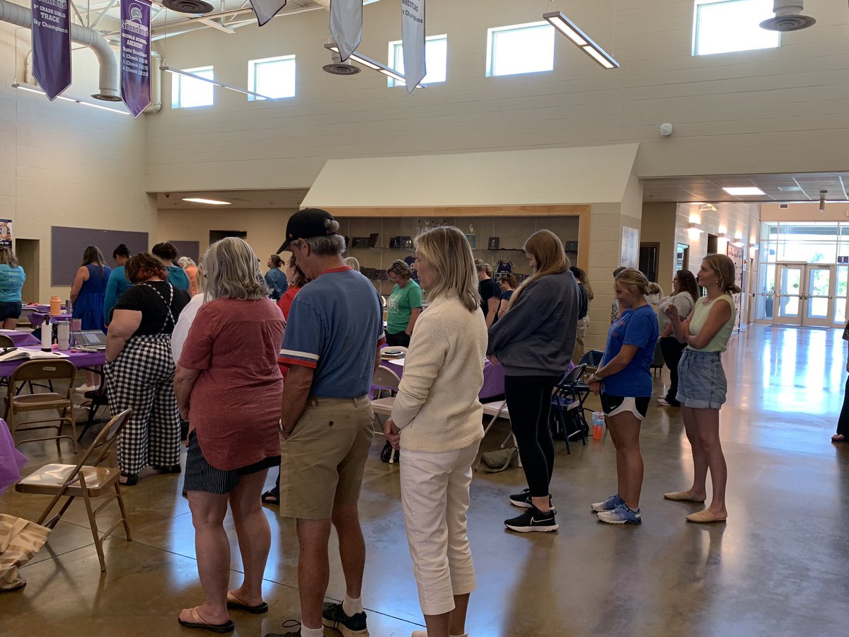 tiwaters0523's tweet photo. Conscious Discipline Day 1. Practicing the three steps to active calming to help keep us the higher centers of our brain. From the higher state we can respond with brilliance that is helpful vs. punitive. #officialSPS #Consciousdiscipline https://t.co/mFheoUvIju