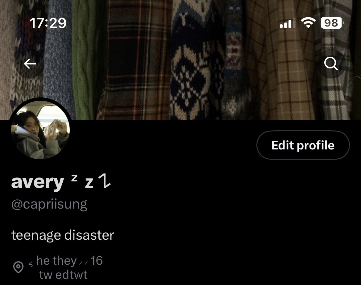 capriisung's tweet photo. new layout dont forget me https://t.co/ZofStf3MJA