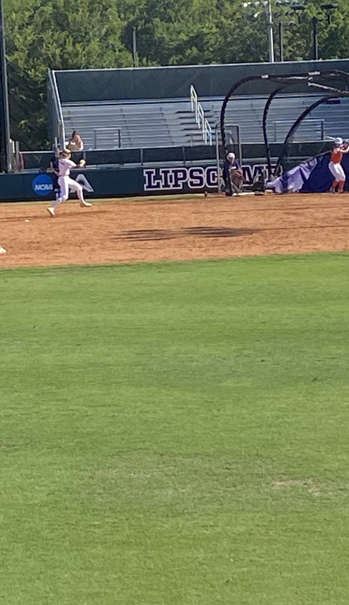 Had an amazing 2 days at <a href="/LipscombSB/">Lipscomb Softball</a> camp, I love meeting and working with new girls! Thank you <a href="/CoachKRyman/">Kristin Ryman</a>,<a href="/lauradukes23/">Laura Dukes</a>, and <a href="/mandybrooke14/">Mandy Jordan</a> for an amazing experience and tips! @16uPaulson <a href="/SoftballMTHS/">MTHSsoftball</a>