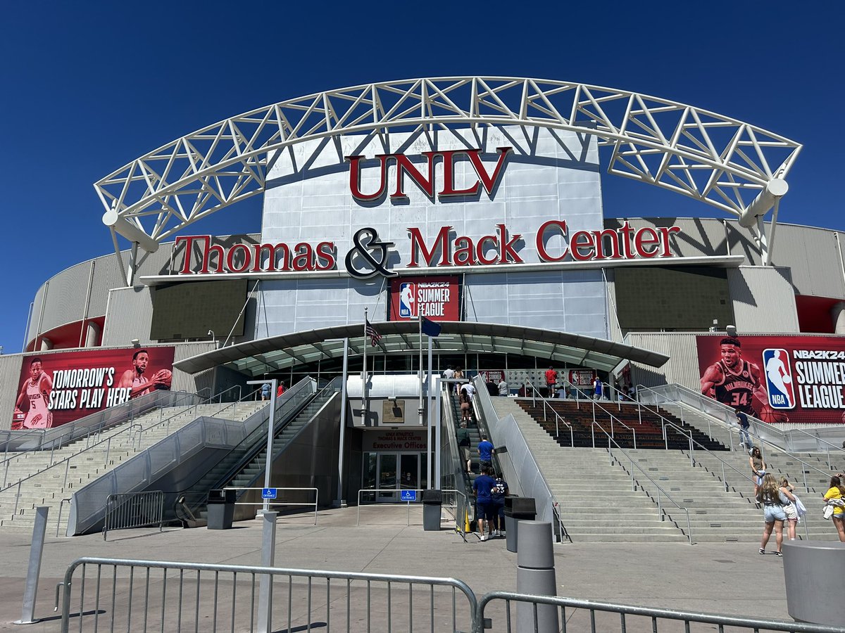 MBrunetti_MC's tweet photo. Out here scouting… #NBASummerLeague https://t.co/b0p6wTylJs