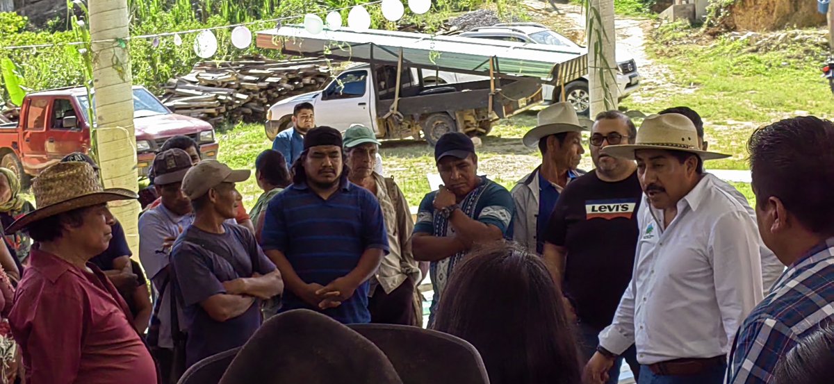 jesuslopezsan's tweet photo. Sin techo financiero alguno, Mauro Cruz y su organización @afodepoac  sigue atendiendo y llevando apoyos a las comunidades más alejadas y marginadas de Oaxaca. Pregúntenle cómo. @MAracely_Cruz https://t.co/UyT9bVMuOY