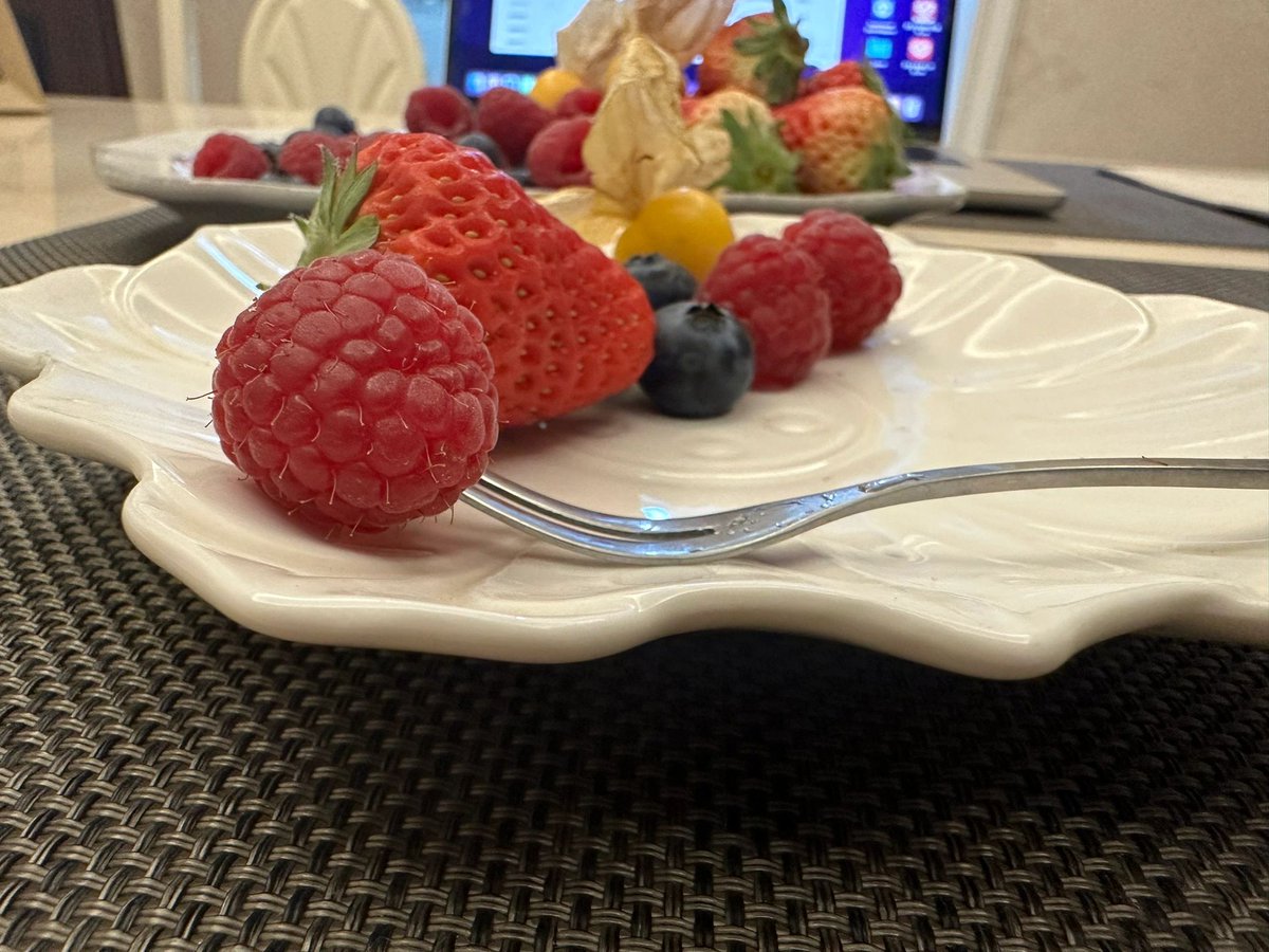 chavezizzy1999's tweet photo. Fruit of the day｜Raspberry
Today's Berries of the Day...???? Raspberries...Fruit! 
#Fruit of the Day https://t.co/TtTkvt2dVr