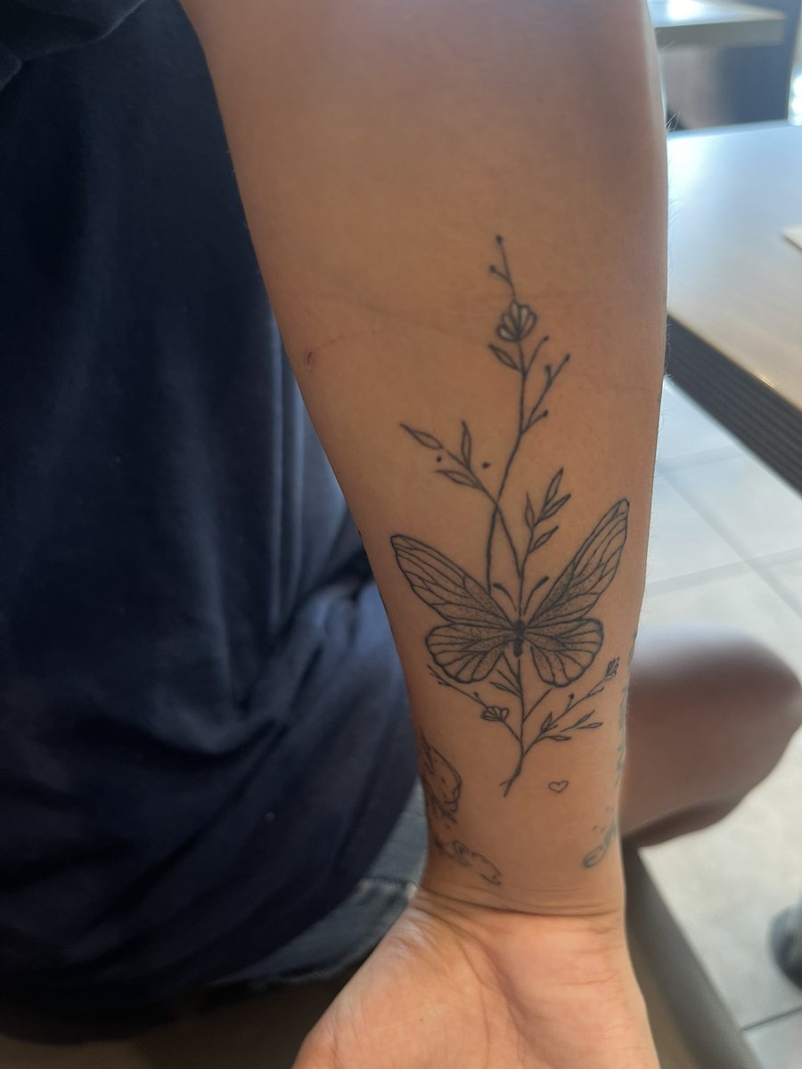 ayliyh's tweet photo. the most recent tattoos 💗 https://t.co/lHGWLpJu8M