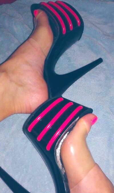 Massage or kiss?🔥 #feet  @rt_feet @PolishFindomFan   @Findom_Promo_J @RTFindomPromo @RTFindomFR @trunksvidel<a href="/tag/feet"class="tags">#feet</a><a class="tags" href="/tag/rt_feet">@rt_feet</a><a class="tags" target="_blank" title="On Twitter" href="/?out=eyJ0eXAiOiJKV1QiLCJhbGciOiJIUzUxMiJ9.eyJpYXQiOjE3MjMwNzA2MjAsImlzcyI6InR3cG9ybnN0YXJzLmNvbSIsIm5iZiI6MTcyMzA3MDYyMCwiZXhwIjoxNzU0NjA2NjIwLCJyZWRpcmVjdF91cmwiOiJodHRwczovL3R3aXR0ZXIuY29tL1BvbGlzaEZpbmRvbUZhbiJ9.KR5FJgA-bG1ubRmRQJDhLeyeSzS6QsLAM-pSb0ti6Kugq3h7BLEXJNOBuRBi5ssBoZ5E_8RKOxHqZg5HhEuDPA">@PolishFindomFan</a>