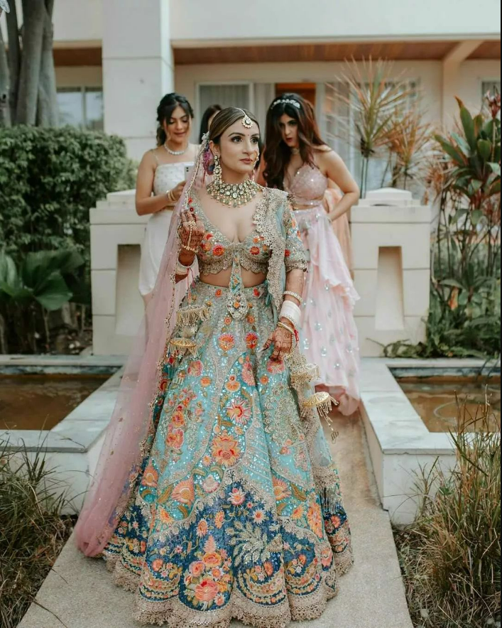 wish_wed's tweet image. Mesmerizing #wedding portraits of bride Malvika that are no less than a dream😍 Swipe to see her #beautiful #bridalentry.

Bride- @malvikabehal
Hair- @archanarautela
MUA- @poojakhuranabeauty
Outfit- @rimpleandharpreet
Jewelry- @rajwadapolkiofficial
Shot by- @the_wedding_files