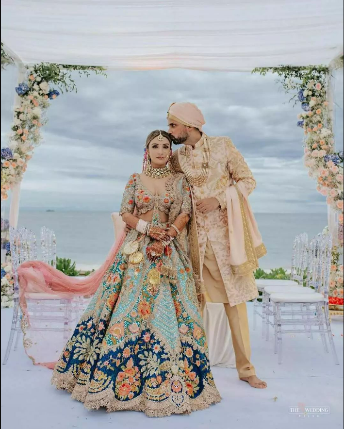 wish_wed's tweet image. Mesmerizing #wedding portraits of bride Malvika that are no less than a dream😍 Swipe to see her #beautiful #bridalentry.

Bride- @malvikabehal
Hair- @archanarautela
MUA- @poojakhuranabeauty
Outfit- @rimpleandharpreet
Jewelry- @rajwadapolkiofficial
Shot by- @the_wedding_files