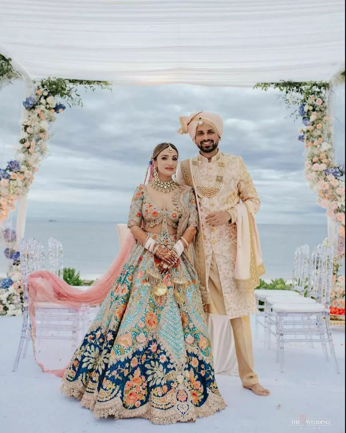 wish_wed's tweet image. Mesmerizing #wedding portraits of bride Malvika that are no less than a dream😍 Swipe to see her #beautiful #bridalentry.

Bride- @malvikabehal
Hair- @archanarautela
MUA- @poojakhuranabeauty
Outfit- @rimpleandharpreet
Jewelry- @rajwadapolkiofficial
Shot by- @the_wedding_files