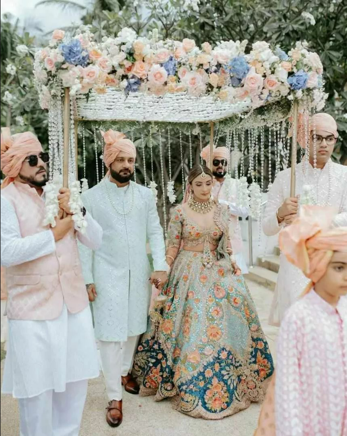 wish_wed's tweet image. Mesmerizing #wedding portraits of bride Malvika that are no less than a dream😍 Swipe to see her #beautiful #bridalentry.

Bride- @malvikabehal
Hair- @archanarautela
MUA- @poojakhuranabeauty
Outfit- @rimpleandharpreet
Jewelry- @rajwadapolkiofficial
Shot by- @the_wedding_files