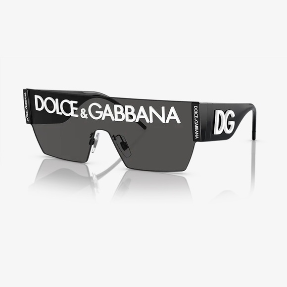 zelodius's tweet image. So good I had to share! Check out all the items I'm loving on @Poshmarkapp #poshmark #fashion #style #shopmycloset #dolcegabbana #dooneybourke #chanel: posh.mk/ZZG1d1DFmBb