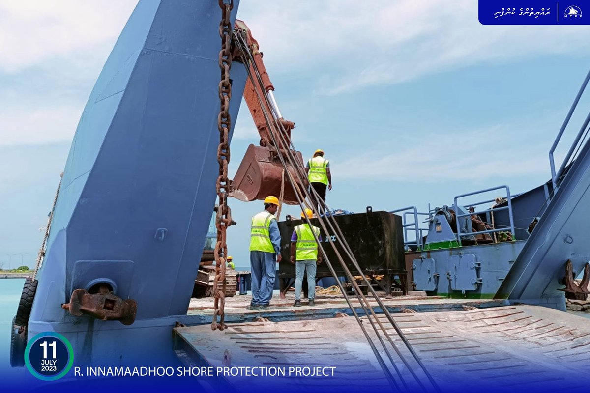 adamazim's tweet image. ރ. އިންނަމާދޫ ގޮނޑުދޮށް ހިމާޔަތް ކުރުމުގެ މަޝްރޫޢުގެ އަަމަލީ މަސައްކަތް ފެށުމަށްޓަކައި އަޅުގަނޑުމެންގެ ފުލް ޓީމާއި މެޝިނަރީ ޕްރޮޖެކްޓް ސައިޓަށް 11 ޖުލައި 2023 ވަނަ ދުވަހު ވަނީ ގެންދެވިފައި.
#MTCCProjects #RayyithungeKunfuni @MTCCPlc @governmentmv @ibusolih