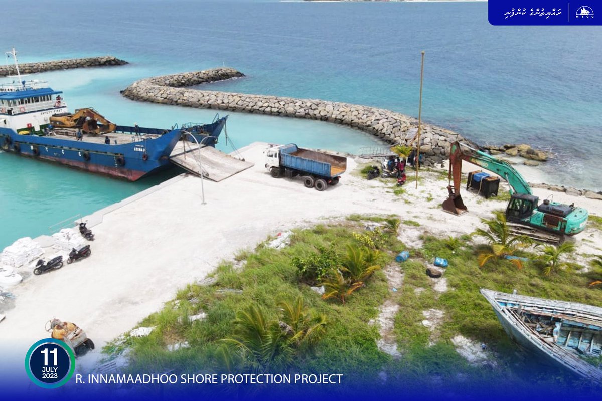 adamazim's tweet image. ރ. އިންނަމާދޫ ގޮނޑުދޮށް ހިމާޔަތް ކުރުމުގެ މަޝްރޫޢުގެ އަަމަލީ މަސައްކަތް ފެށުމަށްޓަކައި އަޅުގަނޑުމެންގެ ފުލް ޓީމާއި މެޝިނަރީ ޕްރޮޖެކްޓް ސައިޓަށް 11 ޖުލައި 2023 ވަނަ ދުވަހު ވަނީ ގެންދެވިފައި.
#MTCCProjects #RayyithungeKunfuni @MTCCPlc @governmentmv @ibusolih