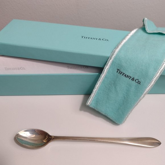 Bobby02816667's tweet photo. So good I had to share! Check out all the items I'm loving on @Poshmarkapp #poshmark #fashion #style #shopmycloset #underarmour #tiffanyco: https://t.co/DvKoElsAQS https://t.co/1kOppIuvQu