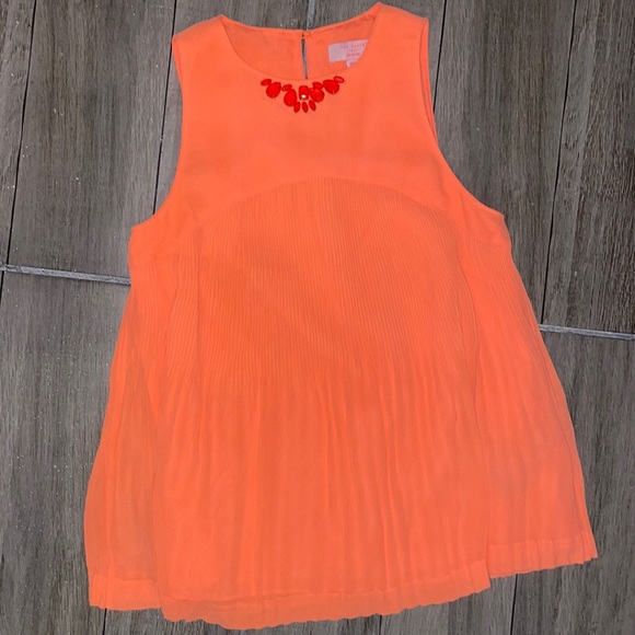 pinksugarc's tweet photo. So good I had to share! Check out all the items I'm loving on @Poshmarkapp #poshmark #fashion #style #shopmycloset #tedbakerlondon #lululemonathletica #newera: https://t.co/eDquhvgDUv https://t.co/hDZUjexwEA