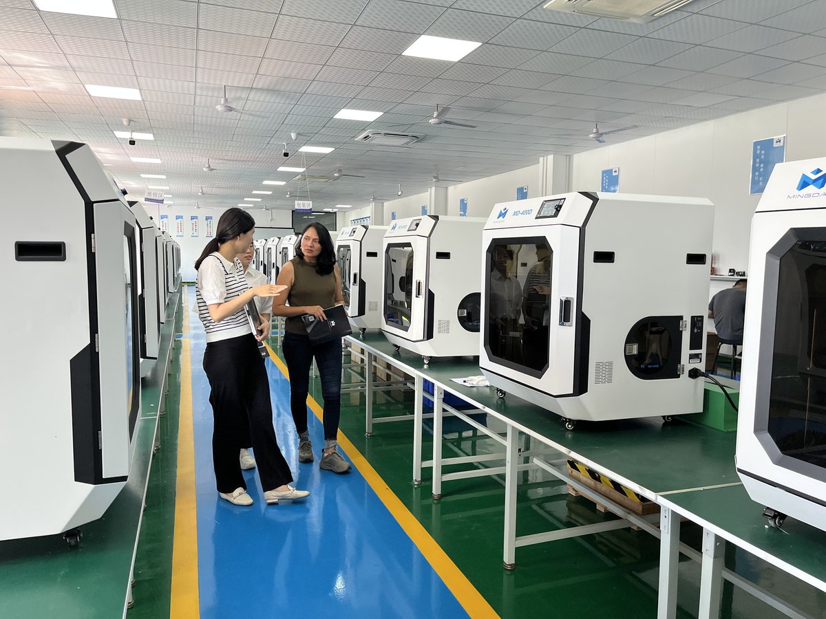 Mingda2014's tweet photo. One of my partners came to our factory to visit the latest MD-400D tested in the showroom 😎 #3dprinter #md400d #idex3dprinter #mingda3dprinter https://t.co/yoMYMMJK15