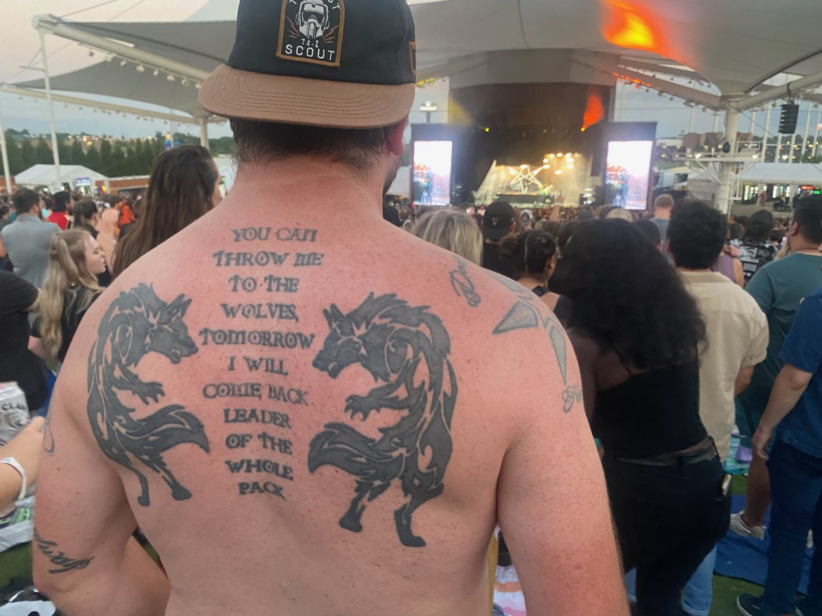 JTizzle_6's tweet photo. @olobersyko @bmthofficial how about the lyrics to Throne on my back while you play Throne here in Arkansas? Lit right? #WalmartAMP #BMTH https://t.co/OvneIpNxpn