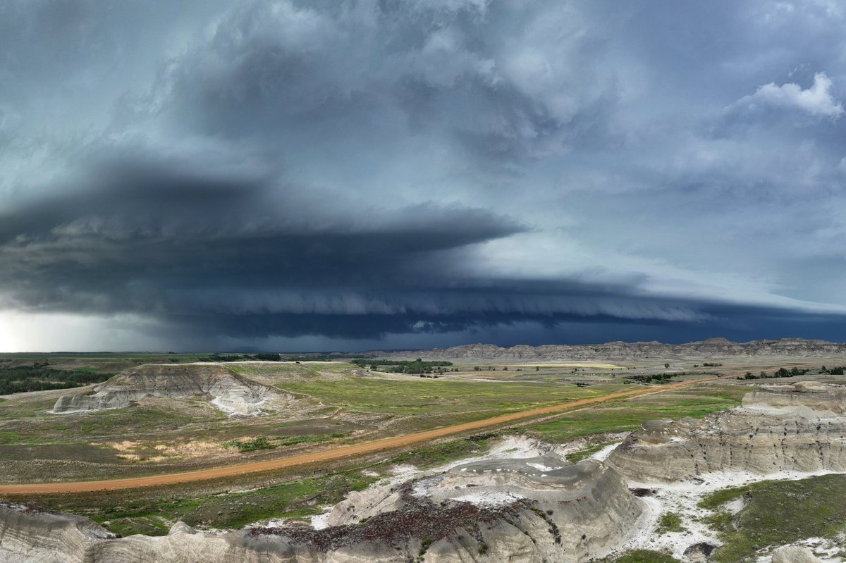 A severe warned storm cruised over the North Dakota Badlands this evening. Marmarth, ND #ndwx