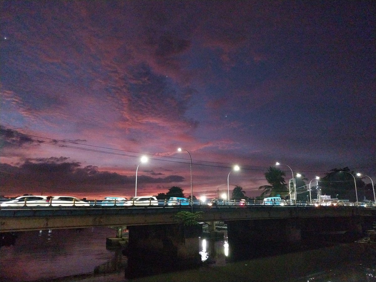 DarimanAnsar's tweet photo. klu dalam 1 negara mempunyai 3 presiden kira2 setuju nga?
#kotamanado https://t.co/qwUkwg3AMs