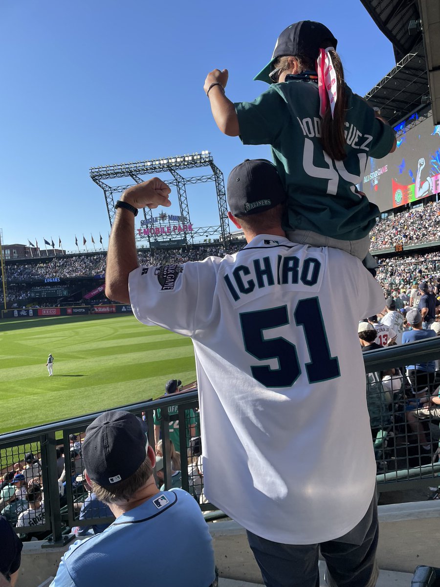 RussellBSilva's tweet photo. What a weekend! @Mariners @TMobilePark #ASG #AllStarWeekend #SeaUsRise #rootsportsnw https://t.co/fnVGVTnSSQ