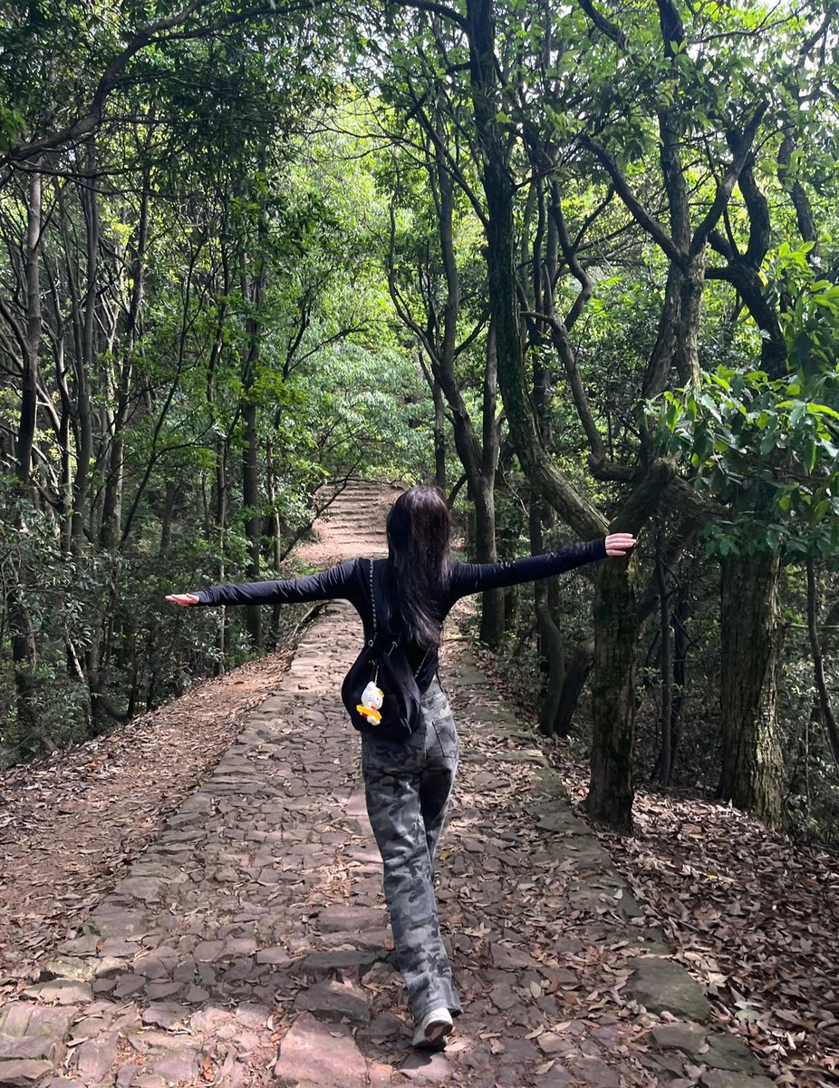 In the hot summer, go climbing, sweat profusely, but feel comfortable physically and mentally
Good morning