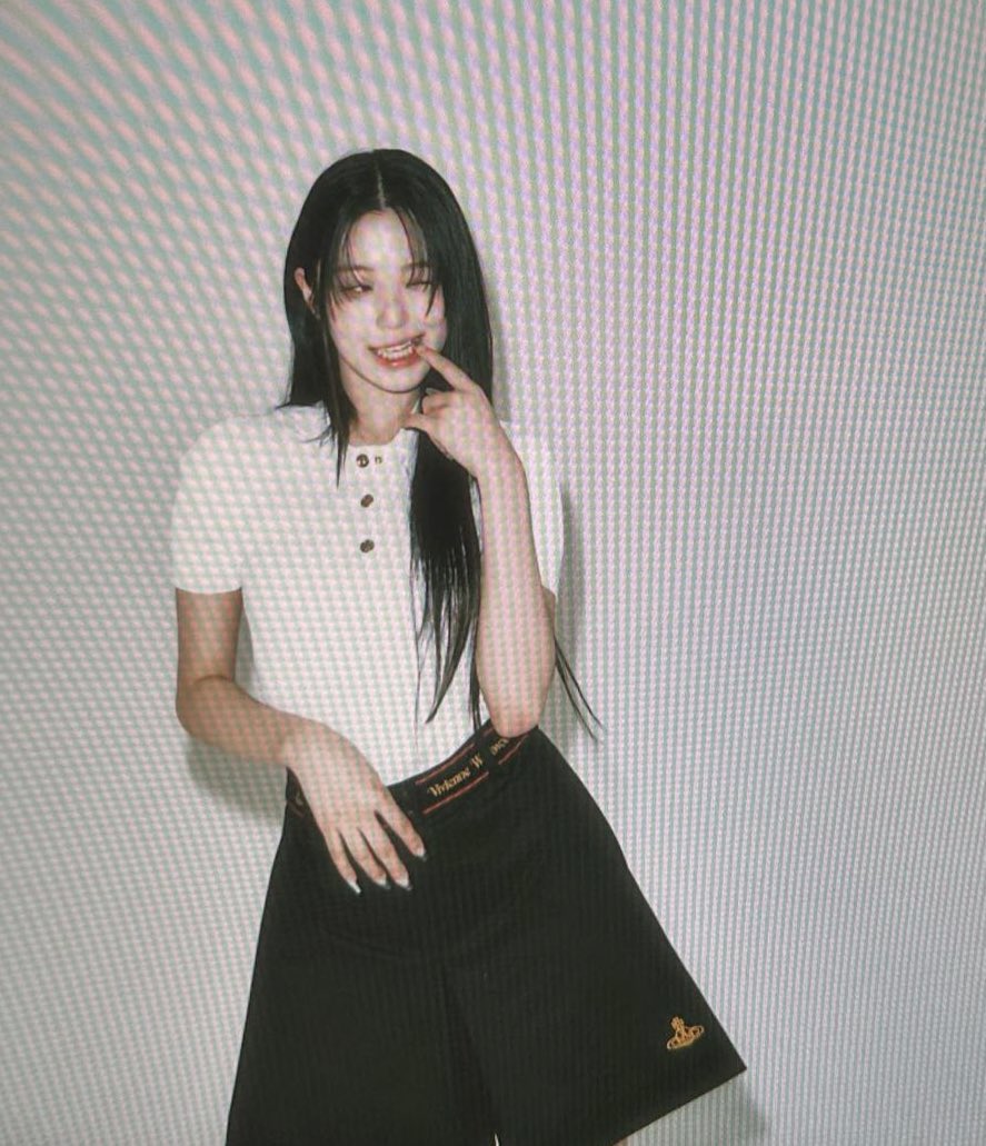 Behind the scenes of the photoshoot with ellekorea, an electrifying atmosphere of creativity and glamour fills the air. The studio buzzes with energy as the team worked meticulously to capture the essence of beauty and fashion. I am forever grateful to have this chance! 😆🤎