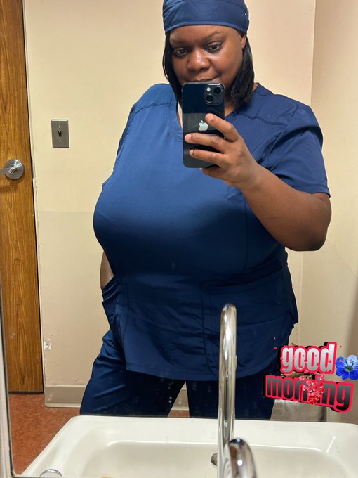 Do you guys like a woman in scrubs&hellip; 🥰😊😘&hellip;🍫&hellip;. Goodnight https://t.co/gtRzdy7ImT<a href="/tag/greatthingellon"class="tags"><span>#greatthingellon</span></a>