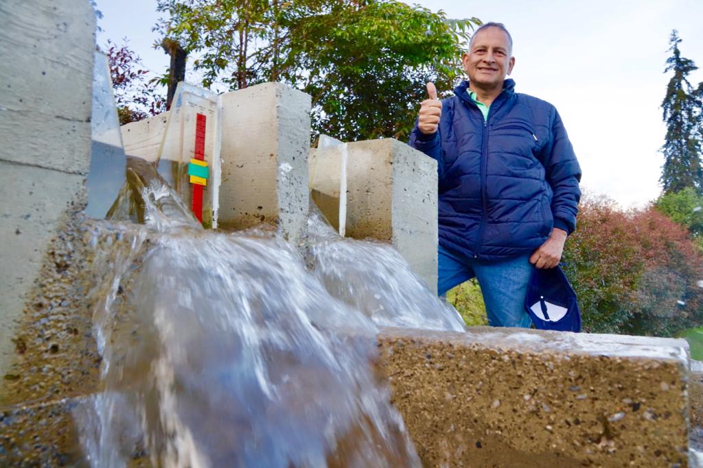 RamiroBarraganA's tweet photo. Terminamos la jornada entre las montañas del municipio de La Capilla, viendo cómo esta obra le cambia la vida a las familias campesinas💧. 

¡Por fin agua de calidad para 190 hogares! Construimos una planta de tratamiento que ya está en servicio.

Pero nuestra labor en La Capilla no se detiene aquí.

Mejoraremos el parque principal con $2.954 millones, será un espacio agradable que atraerá el turismo. 

Estas son #ObrasParaLaVida 🙌🏻