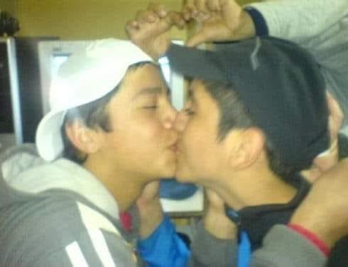 "el alcohol pone muy violento a los jóvenes" 
mis amigxs: