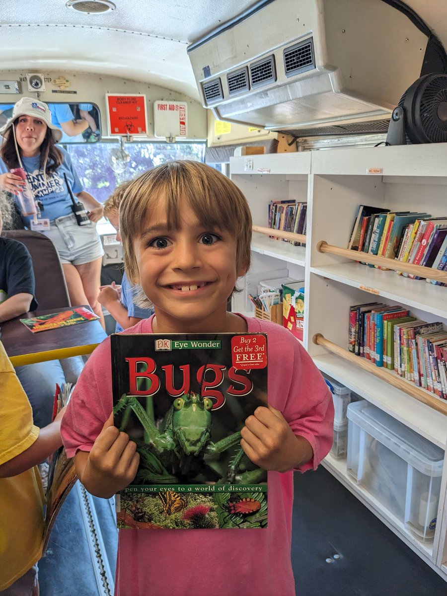 Some Rivera SUPERSTAR readers were spotted today on the bookmobile! #TomasRiveraElem