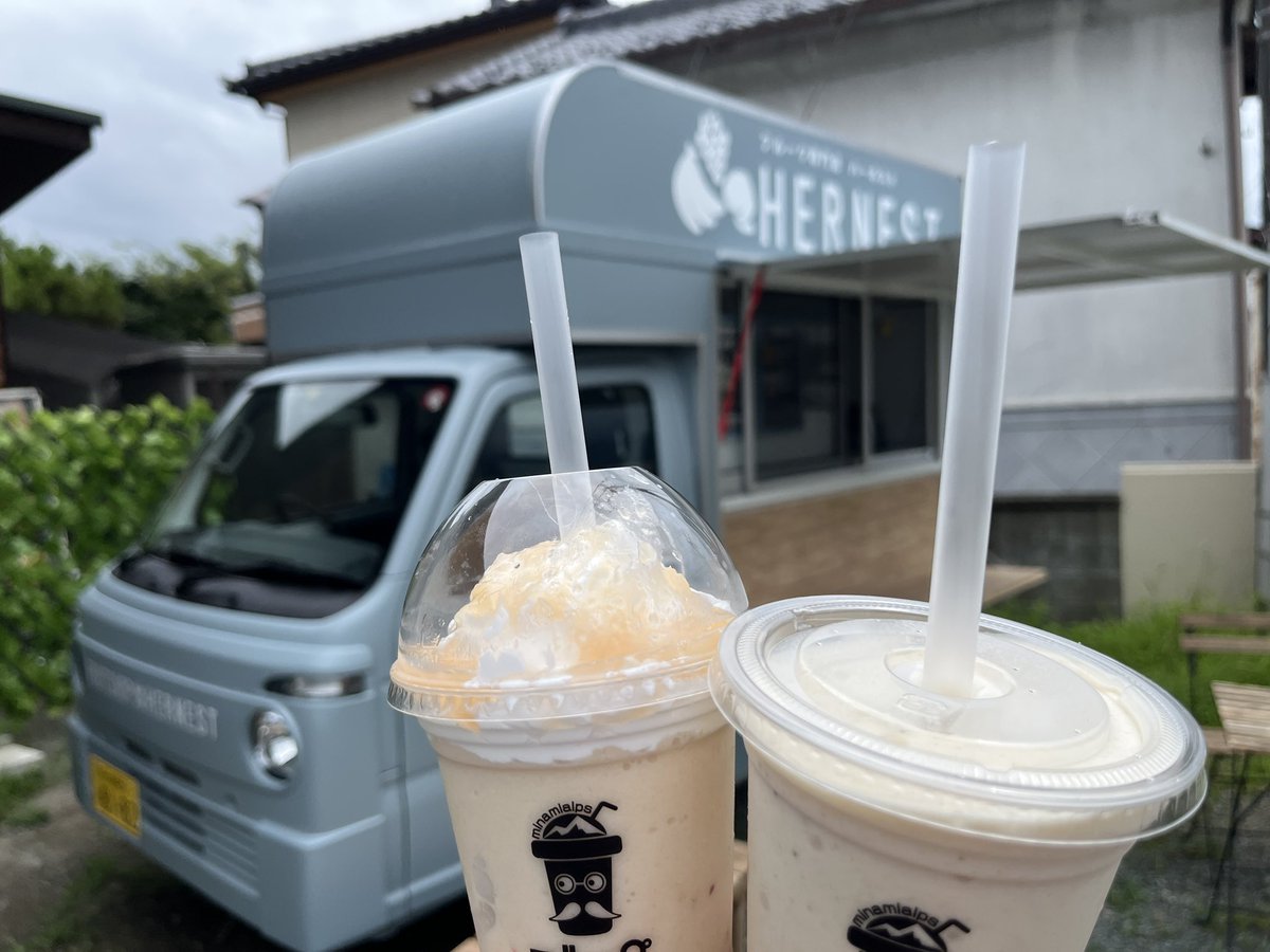 take4_kane's tweet photo. ご近所にあるフルーツ店の #ハーネスト さん。
バナナジュースと、桃をたっぷり使った生フルーツ&フラッペの「フルッペ」は、とっても冷たくて美味しい♪
旧52号白根在家塚交差点角で営業してます。
#南アルプス市
#hernest
#キッチンカー https://t.co/THA7EeaLa4