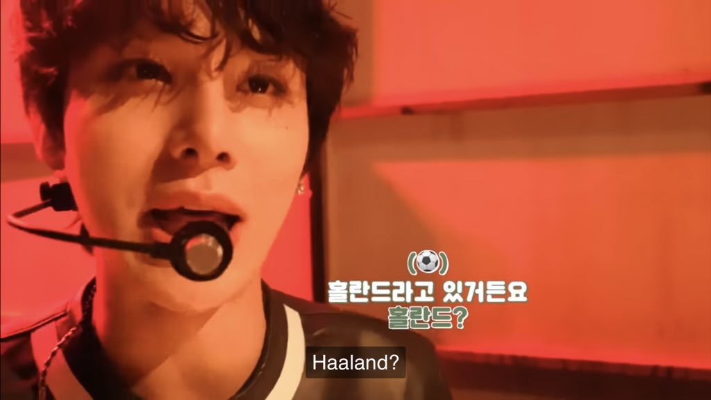 wookjw's tweet photo. My heart Doyoung is the sweetest Jungwoo has said that Haaland is his favorite player and now Jungwoo has a video of him saying hi 🥺🥺🫂 https://t.co/PfqpVW36vF
