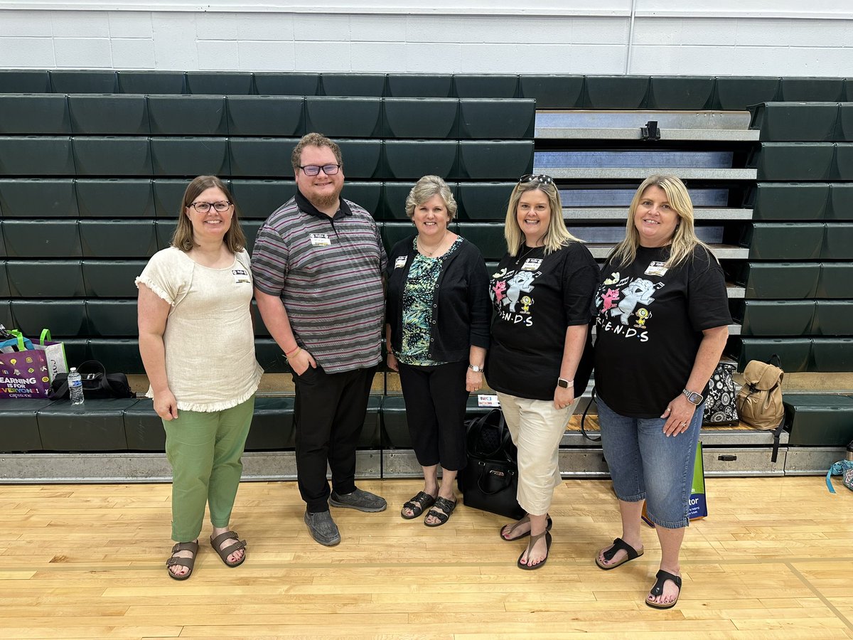 Had a GREAT <a href="/KASL_Librarians/">KASL</a> summer refresher! Enjoyed running into my <a href="/WarrenCoSchools/">Warren Co Schools</a> library friends. 

@jceslibrary 
<a href="/DJForsythe/">Donna Jo Forsythe</a> 
<a href="/NatcherLibrary/">Natcher Library</a> 
<a href="/bristowlibrary/">Bristow Elem Library</a> 
Missing <a href="/LibraryLadyRhea/">Rhea Isenberg, NBCT</a>!