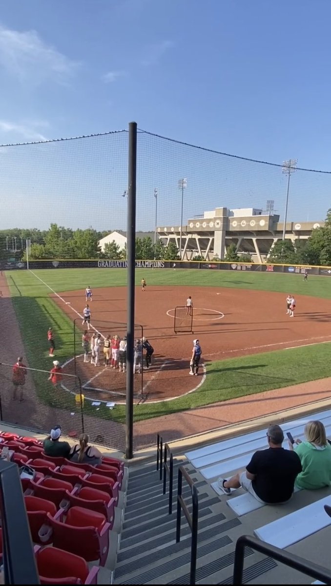 Mae Loffer tweet media