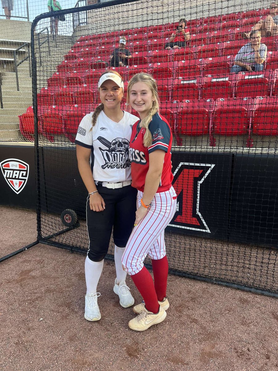 Mae Loffer tweet media