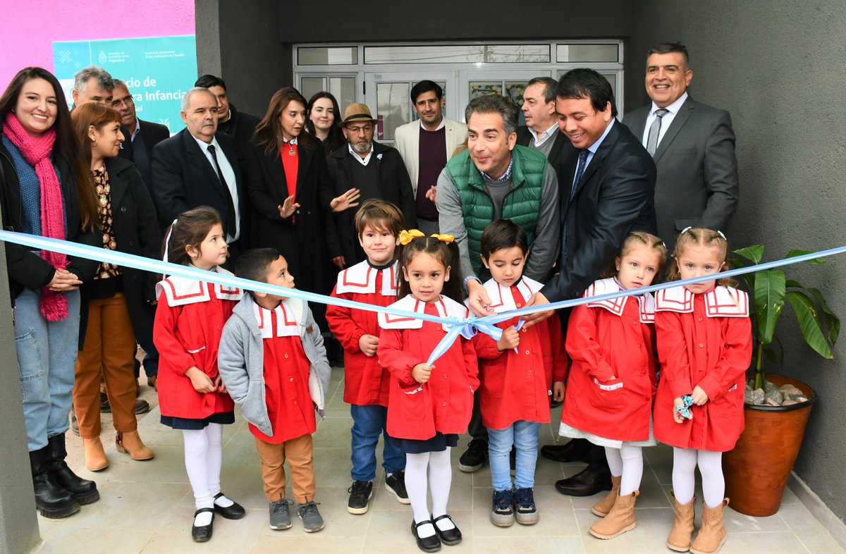 GobiernoSDE's tweet photo. ¡Feliz aniversario #SolDeJulio!
La localidad festejó sus 107 años con la inauguración de un espacio de primera infancia
➡️ Este estará a cargo de docentes de Nivel Inicial para el acompañamiento de los niños que podrán disfrutar de juegos y de una enseñanza para su desarrollo. https://t.co/TJjsTh0Iu2